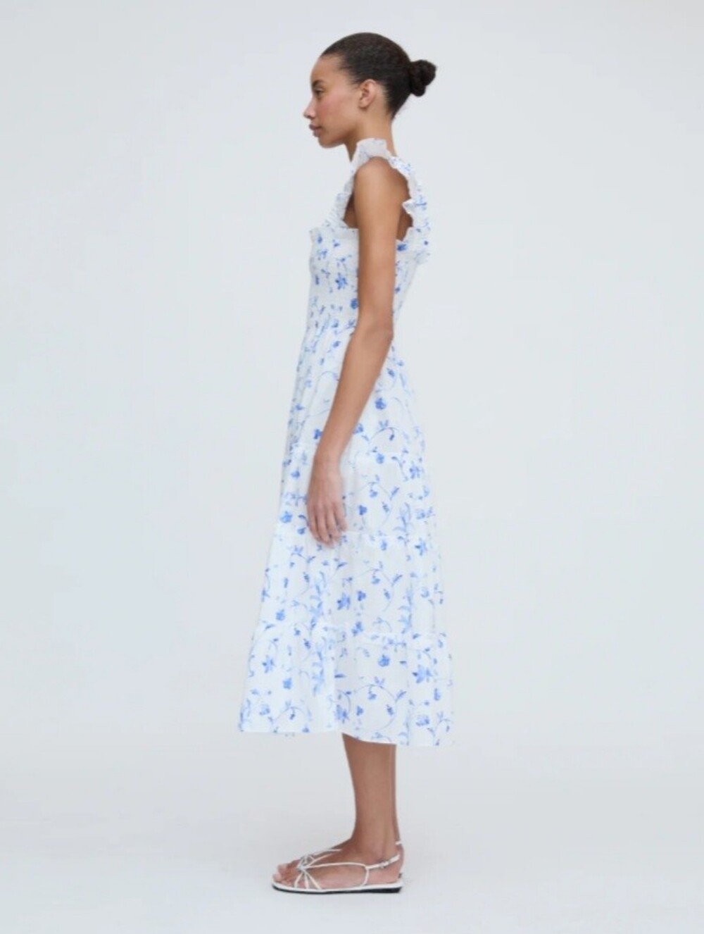 Hill House Blue Floral Ellie Nap Dress Size Medium Cottagecore Feminie Smocked - Picture 2 of 11